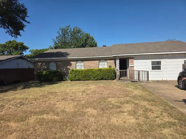 6600 Robindale Road,  Forest Hill,  TX 76140
