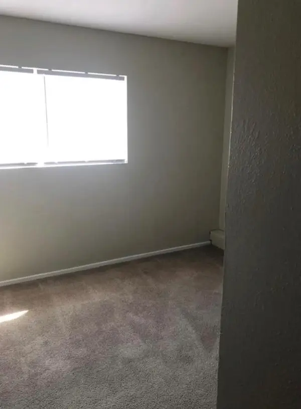 718 Hogan DR, Rockdale, TX 76567