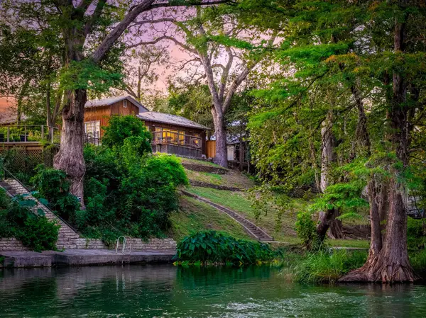 2221 GRUENE RD RD, New Braunfels, TX 78130