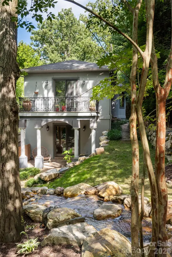 18 Woodlink RD, Asheville, NC 28801