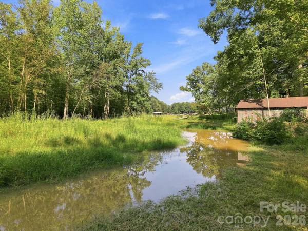 6680 Emerald Isle DR, Sherrills Ford, NC 28673
