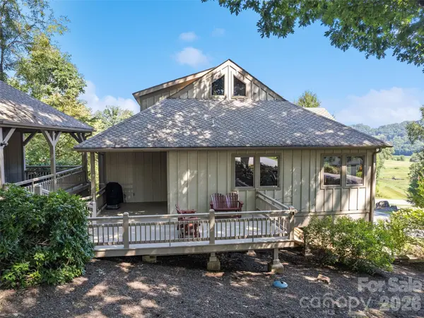18 Covey TRL, Waynesville, NC 28786