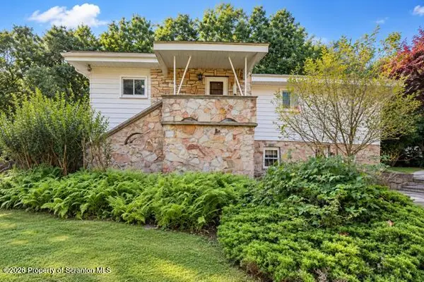 103 Cummings Pond RD, Clarks Summit, PA 18411