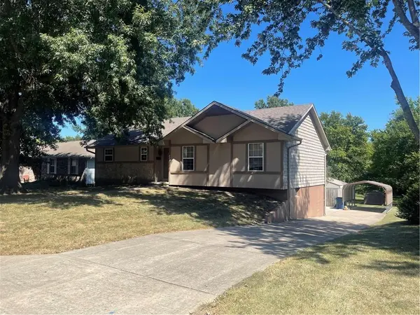 426 James CIR, Odessa, MO 64076