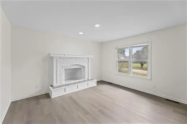 21400 W 181st TER, Olathe, KS 66062