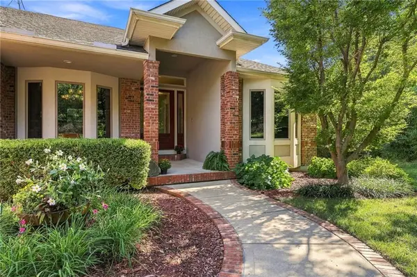 8615 NW Baker Road CIR, Kansas City, MO 64153
