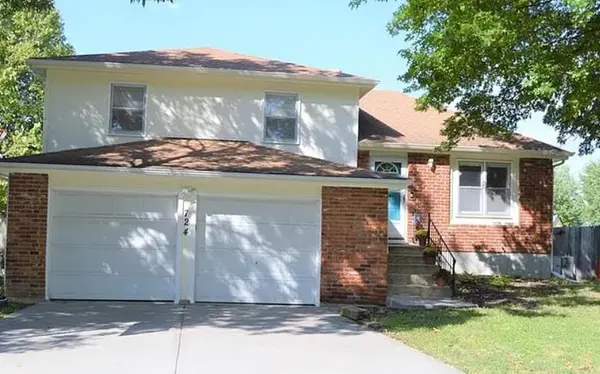724 Valerie LN, Gardner, KS 66030