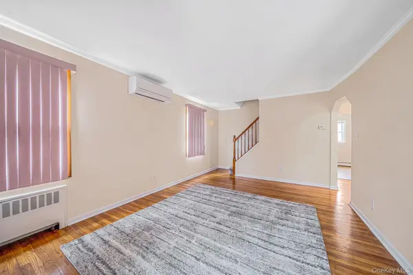 8118 260th ST, Floral Park, NY 11004