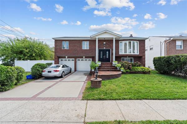 3185 Schreiber PL, Baldwin, NY 11510