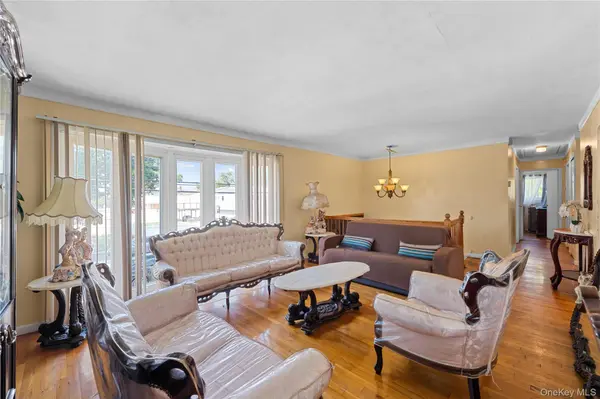 3185 Schreiber PL, Baldwin, NY 11510