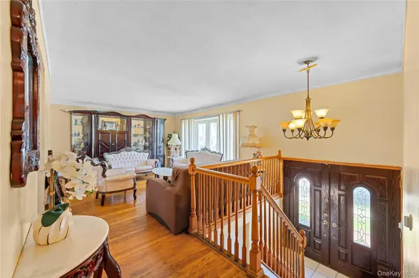 3185 Schreiber PL, Baldwin, NY 11510