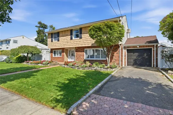 195 N Utica AVE, Massapequa, NY 11758