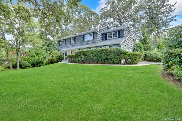 15 Tobi LN, East Setauket, NY 11733