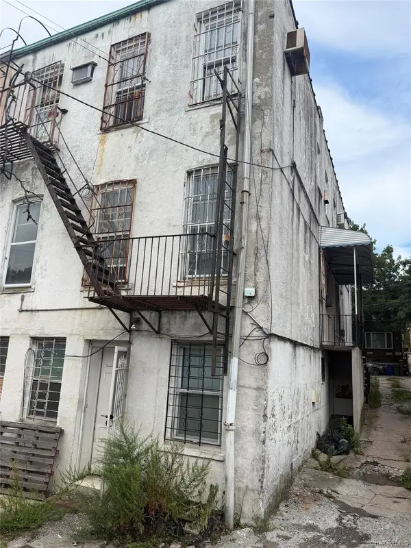 23-33 24th ST, Astoria, NY 11105