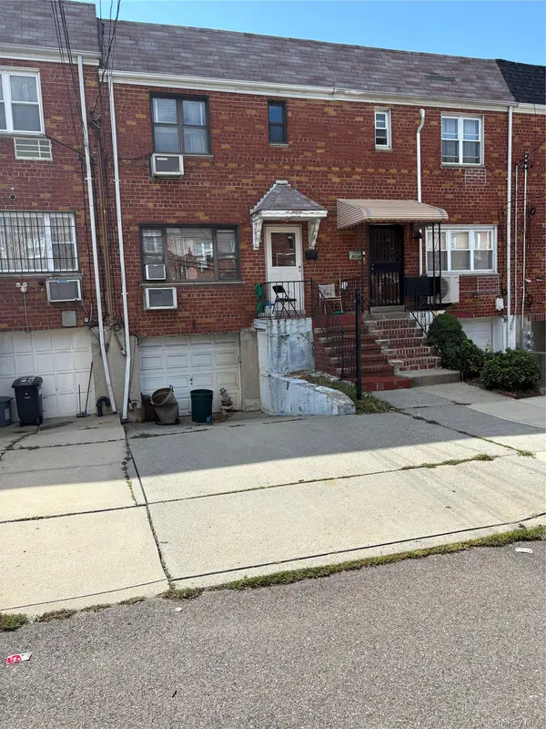 5250 71st ST, Maspeth, NY 11378