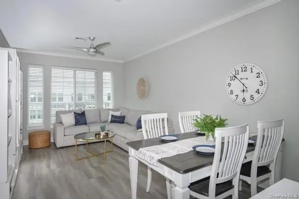 75 East Hoffman AVE, Lindenhurst, NY 11757