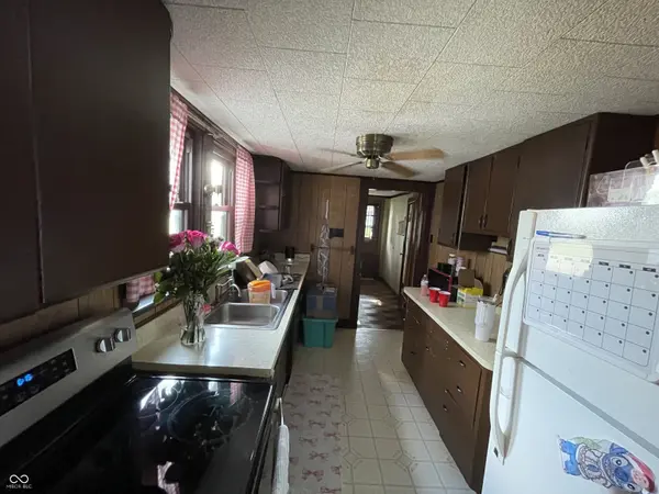 1614 N 4th ST, Terre Haute, IN 47804
