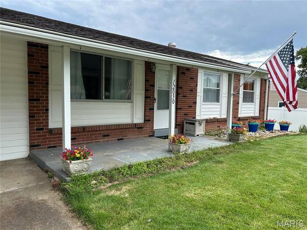 12050 Providence LN, Maryland Heights, MO 63043