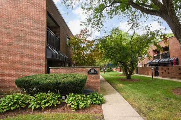 319 N Oak Park AVE #C, Oak Park, IL 60302