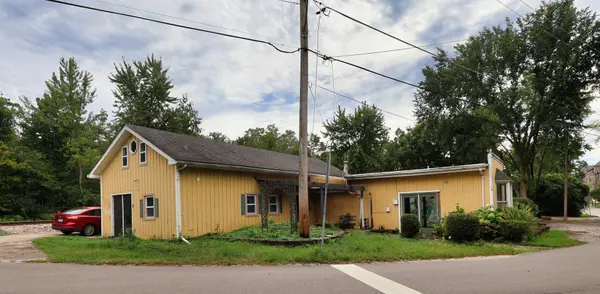 52 N Adams ST, Oswego, IL 60543