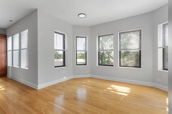 7526 N Seeley AVE #302, Chicago, IL 60645