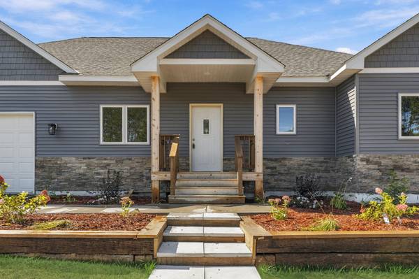33006 Hilary CIR, Cambridge, MN 55008