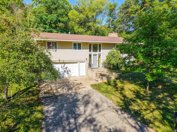 359 Riverview Heights DR NE, Rochester, MN 55906