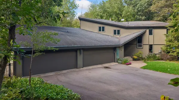 16 Timberglade RD, Bloomington, MN 55437