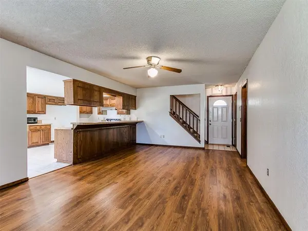 105 Woodbridge CIR, Edmond, OK 73012