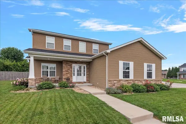 509 Wintergreen DR, Chatham, IL 62629