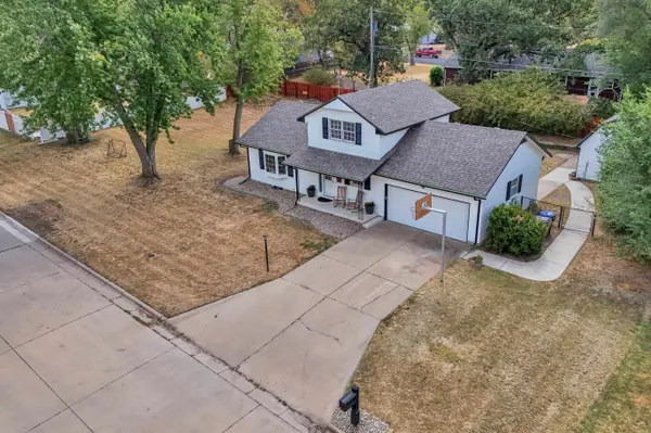 107 Brookside Dr, Newton, KS 67114