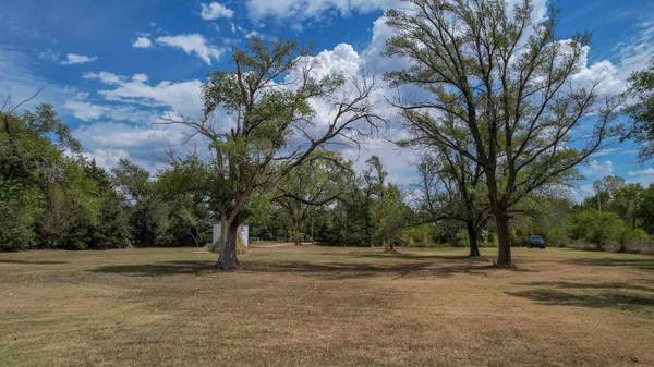 000 E Avenue G, Burrton, KS 67020