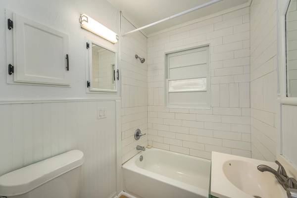 2820 S Mosley St, Wichita, KS 67216-1121