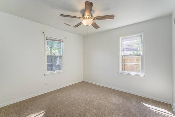 2820 S Mosley St, Wichita, KS 67216-1121
