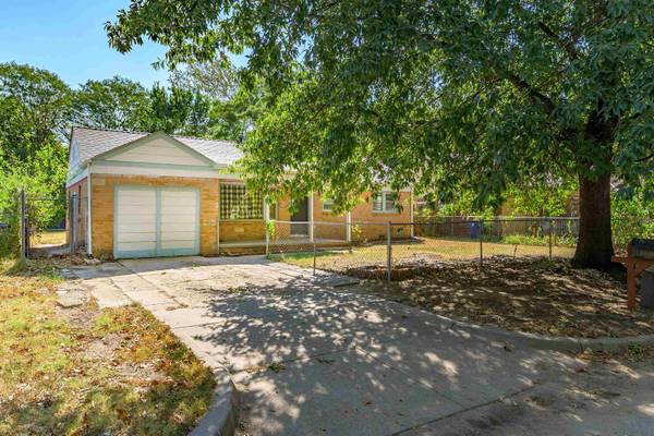 2820 S Mosley St, Wichita, KS 67216-1121