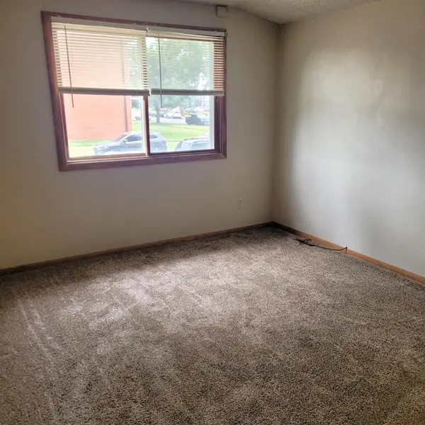 128 W Kirwin Ave, Salina, KS 67401