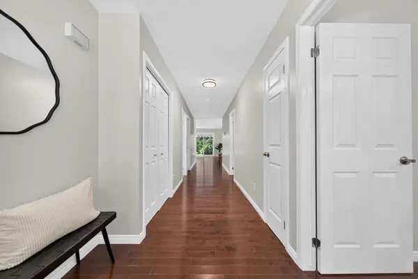 31 Gilcrest ST, Hamilton, ON L9C 7G9