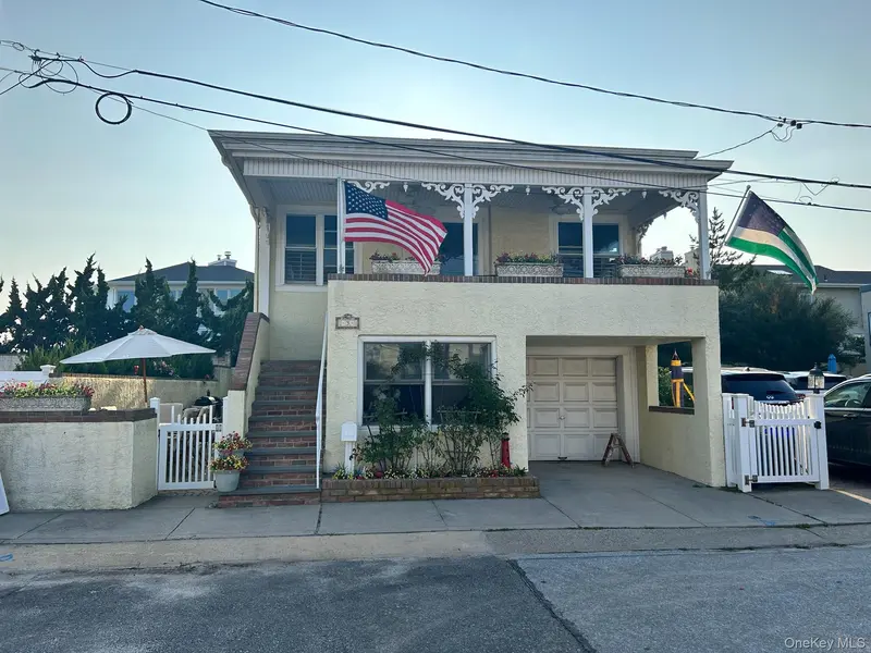3 Clayton AVE, East Atlantic Beach, NY 11561