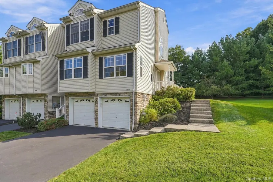 1402 Pondview LOOP, Wappingers Falls, NY 12590