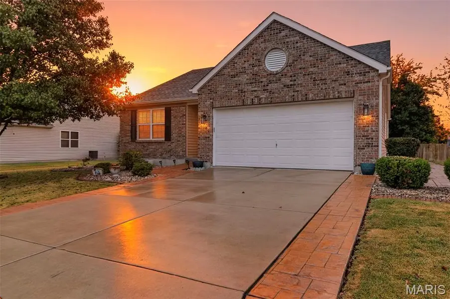7 Grayhawk DR, Winfield, MO 63389