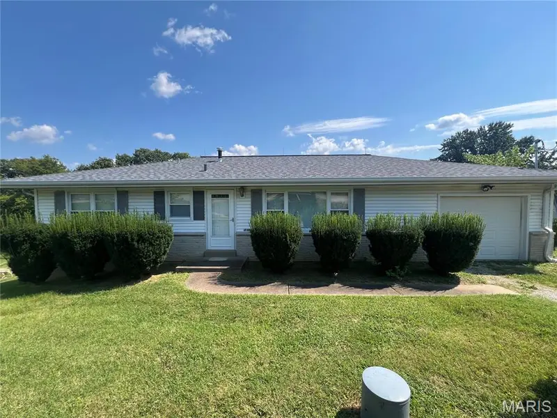 5896 Hawkins Fuchs RD, St Louis, MO 63129
