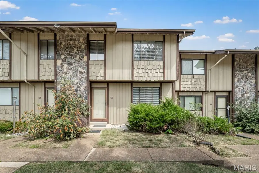 2804 Savoy DR #2804, Lake St Louis, MO 63367