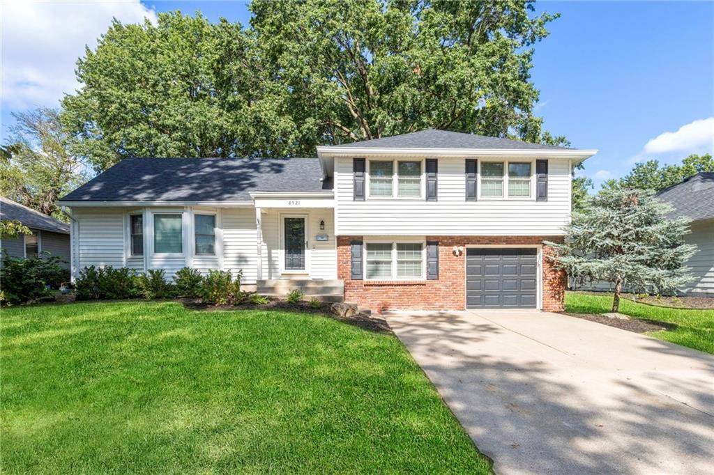 8921 CONSER DR, Overland Park, KS 66212
