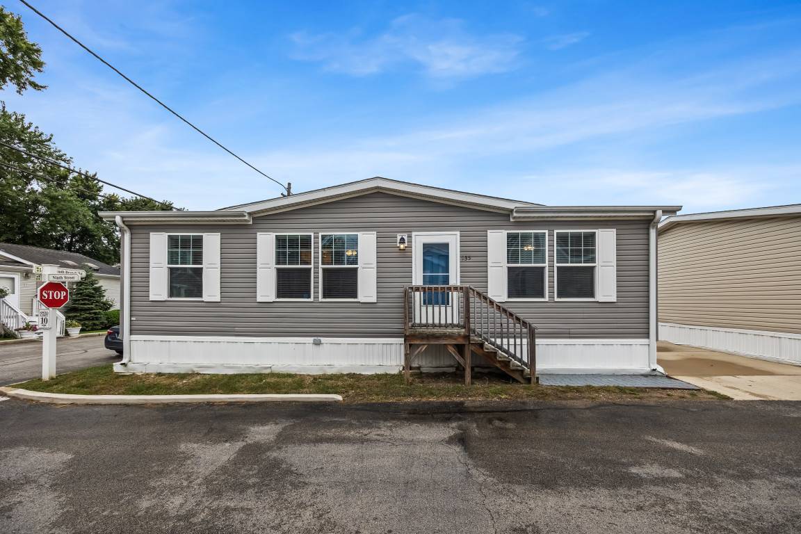 935 9th ST, Northfield, IL 60093