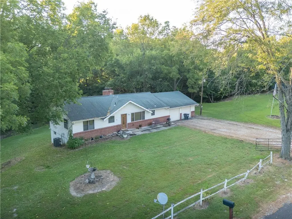 8400 S Harris Potts RD, Oak Grove, MO 64075