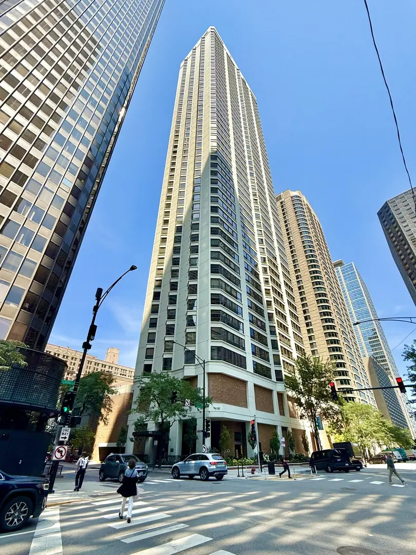 400 E Ohio ST #4702, Chicago, IL 60611