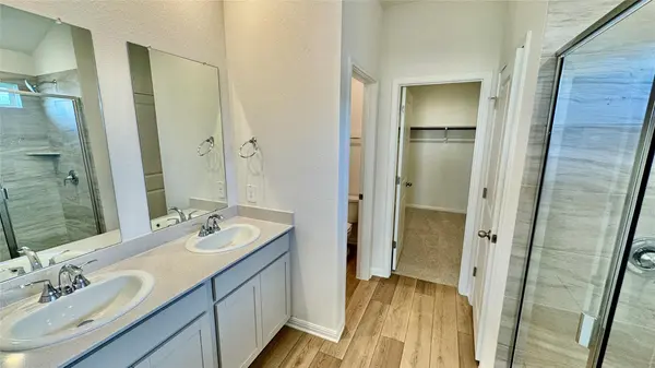 242 Red Tail Hawk LN, Cedar Creek, TX 78612