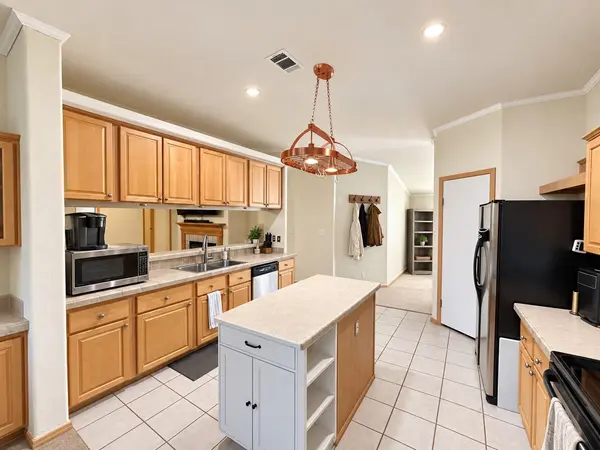 10100 Varisco LN, Bryan, TX 77807