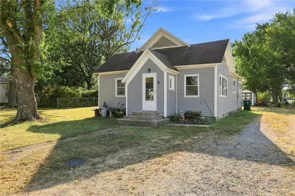 305 N Labette ST, Frontenac, KS 66763
