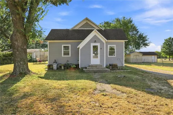 305 N Labette ST, Frontenac, KS 66763